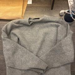 كنزة صوفية، كما تم الإبلاغ عنه بواسطة WestCord Hotel Eindhoven عبر iLost