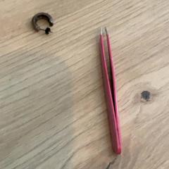 Oorbel, zoals gemeld door MEININGER Hotel Köln West met iLost