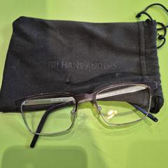 Szemüveg lila, zilver , zwart, amint azt Gemeente Hardenberg az iLost segítségével jelentette.