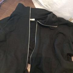 Chaqueta zwart, ha sido reportado por Van der Valk Hotel Gorinchem con iLost