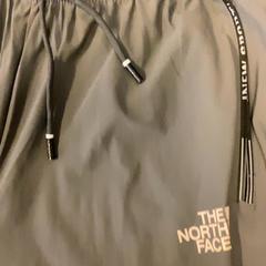 Pantalon Grey, a été signalé par MEININGER Hotel Brussels City Center utilisant iLost