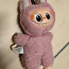 Játék Labubu/lafufu roze, amint azt IKEA Zwolle az iLost segítségével jelentette.