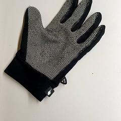 Rukavice Zwart/ wit, jak nahlášeno Heidelberglaan 7 pomocí iLost