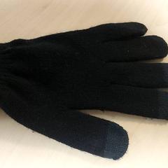 الملابس - Handschoen zwart، كما تم الإبلاغ عنه بواسطة Regio Oost-Vlaanderen عبر iLost