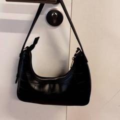 حقائب حمل وحقائب اليد، كما تم الإبلاغ عنه بواسطة Qbuzz ZHN عبر iLost