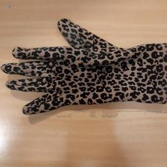 Guantes, ha sido reportado por Grand Hotel Amrath Kurhaus con iLost