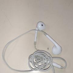 Elektronikk - kabel oortjes, som rapportert av Regio Antwerpen - Brussel ved bruk av iLost