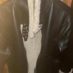 Chaqueta, segundo informou Club Nyx/Exit Café usando iLost