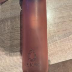 Láhev na pití Roze, jak nahlášeno Van der Valk Hotel Apeldoorn - De Cantharel pomocí iLost