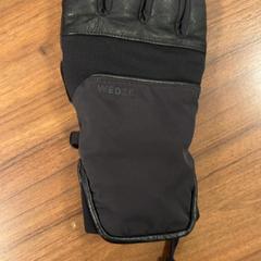 Rękawica, zgłoszono przez Pathé Zaandam przy użyciu iLost