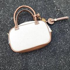 Väska Beige met bruine mini tasje, rapporterat av Schaatsbaan Rotterdam med iLost