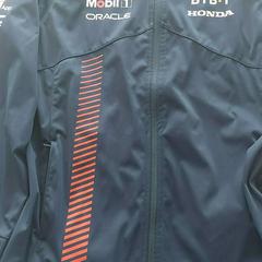 Chaqueta, segundo informou Blauwnet Zwolle usando iLost