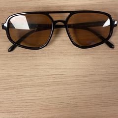 Slnečné okuliare, ako bolo nahlásené Pathé Tuschinski pomocou iLost