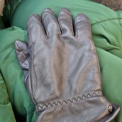 Handschoen, iLost에 보고됨