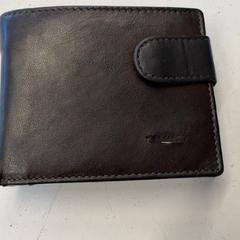 Plånbok De Bles, rapporterat av HTM med iLost