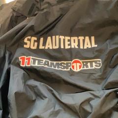 재킷, iLost를 사용하여 MEININGER Hotel Leipzig Hauptbahnhof에 보고됨