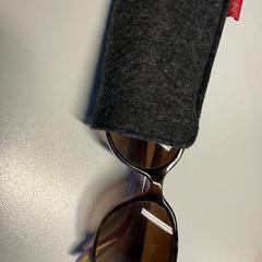 Zonnebril met hoes, zgłoszono przez TheaterHangaar przy użyciu iLost