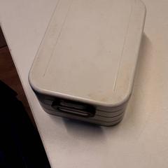 Caja de almuerzo, ha sido reportado por Qbuzz ZHN con iLost