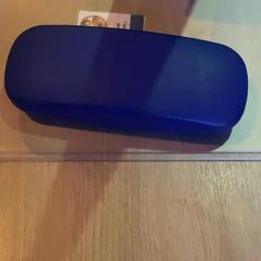 Spectacles Blue, como reportado por MEININGER Hotel Köln West utilizando o iLost