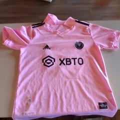 Camisa Roze Adidas shirt maat 26, como reportado por Familiepark Drievliet utilizando o iLost