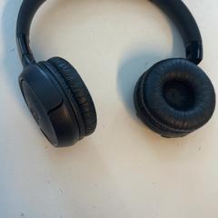 Slúchadlá JBL koptelefoon zwart, ako bolo nahlásené Pathé Schouwburgplein pomocou iLost