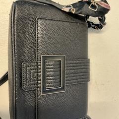 Táska Dames tas. Opnaam van B. Ghannoum, amint azt Gemeente Arnhem az iLost segítségével jelentette.