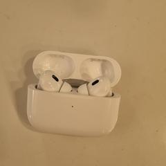 Airpod Pro wit in doosje, amint azt az iLostnak jelentették.