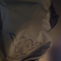 Rucksack Olivgrün, a été signalé par MEININGER Hotel Dresden Zentrum utilisant iLost