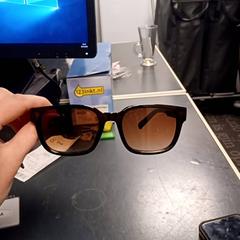 Des lunettes de soleil Zonnebril, a été signalé par Van der Valk Hotel Sneek utilisant iLost