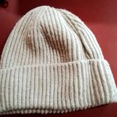 Beanie Beige, como reportado por Apenheul utilizando o iLost