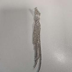 Brinco Zilverkleurig, lang, como reportado por AFAS Live utilizando o iLost