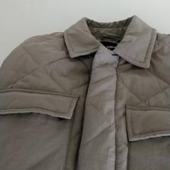 衣類 - jas がiLostで Centraal magazijn によって報告されました