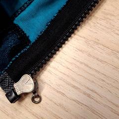 Gilet in pile, come riportato da IKEA Paris - Plaisir utilizzando iLost