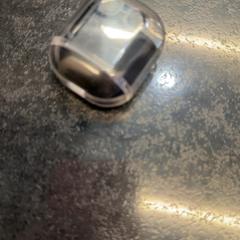 Etui na słuchawki, zgłoszono przez Rotterdam The Hague Airport przy użyciu iLost