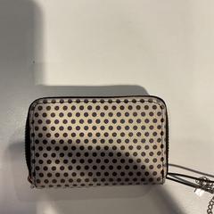 Peňaženka Aitatus., ako bolo nahlásené Gemeente Amsterdam pomocou iLost