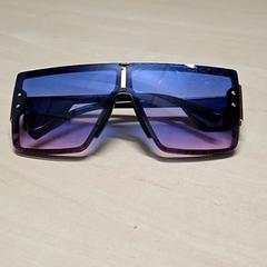 Occhiali da sole, come riportato da Arriva Oost-Brabant utilizzando iLost