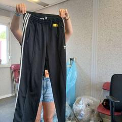 Trousers & Clothing, as reported by Rock Werchter using iLost