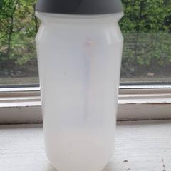 Fles Wit grijs, zoals gemeld door DierenPark Amersfoort met iLost