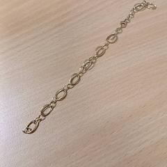 القلائد والقلادات، كما تم الإبلاغ عنه بواسطة Grand Hotel Amrâth Amsterdam عبر iLost