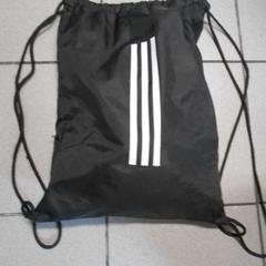 حقيبة الجمباز zwart adidas، كما تم الإبلاغ عنه بواسطة Regio Limburg - Leuven عبر iLost