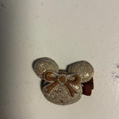 Broche, segundo informou Artis usando iLost