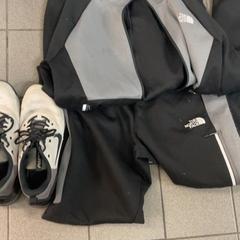 Chaussure & Veste d'entraînement, a été signalé par Inntel Hotels Amsterdam Centre utilisant iLost
