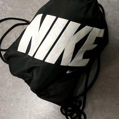 体操着袋 Zwart/Wit がiLostで Regio West-Vlaanderen によって報告されました