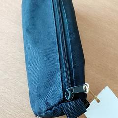学用品 - Pennenzak Zwart がiLostで Regio West-Vlaanderen によって報告されました