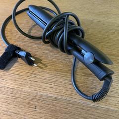 Hair straightener Black, as reported by MEININGER Hotel Berlin East Side Gallary using iLost