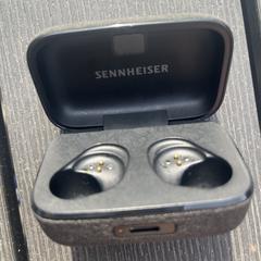 Case t.b.v. oortjes Sennheiser, as reported to iLost