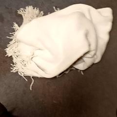 Bufanda, segons ha informat Mövenpick Hotel Amsterdam City Centre mitjançant iLost