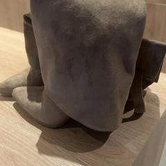 Stiefel, gemeldet von Van der Valk Hotel Eindhoven - Best über iLost