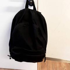 Hátizsák, amint azt Qbuzz ZHN az iLost segítségével jelentette.