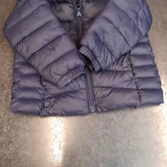 Chaqueta infantil, segundo informou Rotterdam The Hague Airport usando iLost